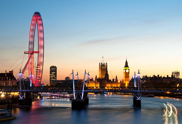 лондонский вид - victoria tower стоковые фото и изображения