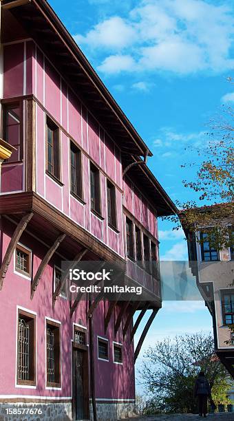 Старый Город Историческими Зданиями В Plovdiv — стоковые фотографии и другие картинки Арка - архитектурный элемент