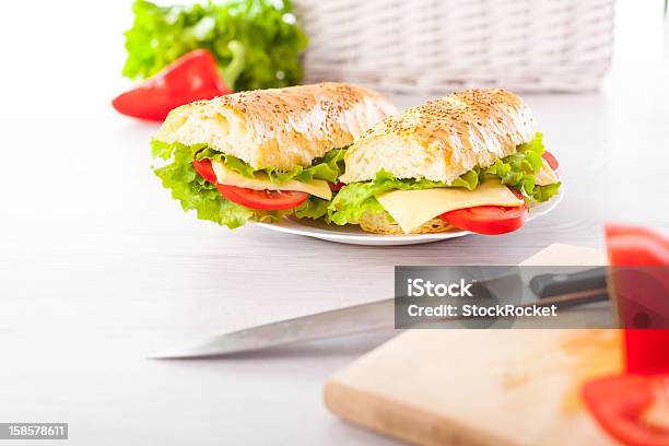 Deliciosos Sándwiches Foto de stock y más banco de imágenes de Alimento - Alimento, Barra de pan francés, Bebida