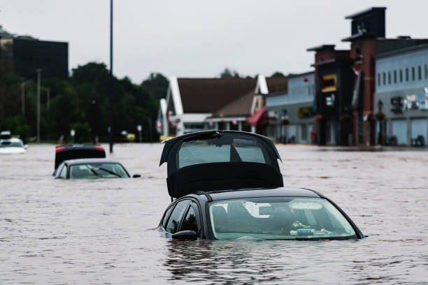 istock Flooded Vehicles at Mall 1585795978