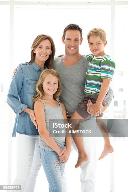 Famiglia Felice - Fotografie stock e altre immagini di Bambino - Bambino, Fotografia da studio, Madre