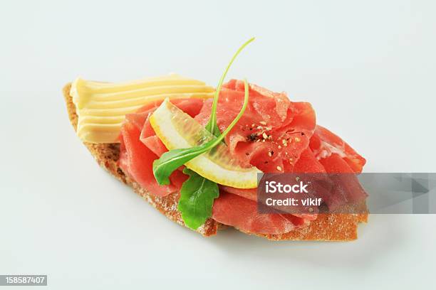 Carpaccio Sanduíche De Carne De Bovino - Fotografias de stock e mais imagens de Antipasto - Antipasto, Bife de Carpaccio, Carne