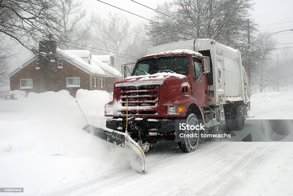 Snowplowing durant 2010 tempête de neige - Photo de Blizzard libre de droits