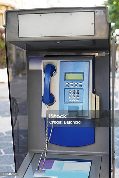 Foto de Telefone Público e mais fotos de stock de Azul - Azul, Cabine de telefone público - Telefone público, Comunicação