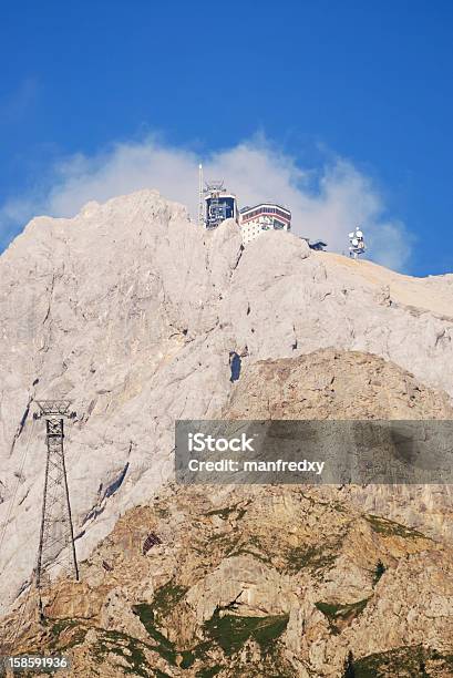 Foto de Monte Zugspitze e mais fotos de stock de Alpes europeus - Alpes europeus, Alto - Descrição Geral, Cordilheira