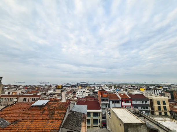 vista mattutina sui tetti di istanbul - mobilestock istanbul turkey day foto e immagini stock
