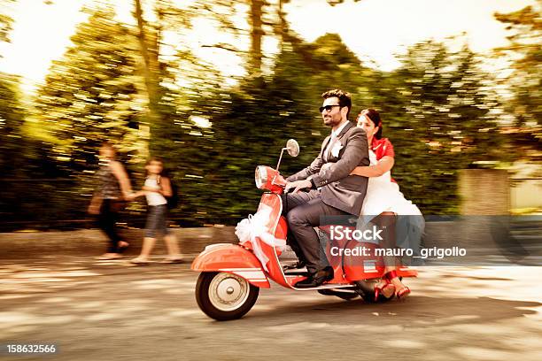 Escapada De Bodas Foto de stock y más banco de imágenes de Boda - Boda, Motocicleta, Ciclomotor - Vehículo de motor