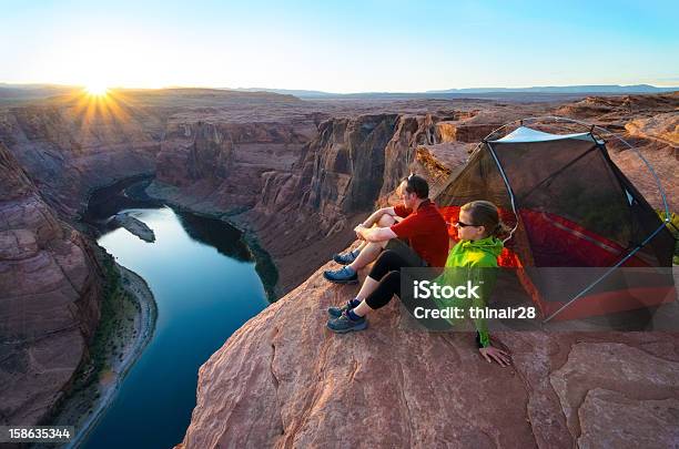Campeggiare Sul Bordo - Fotografie stock e altre immagini di Parco Nazionale del Grand Canyon - Parco Nazionale del Grand Canyon, Arizona, Escursionismo