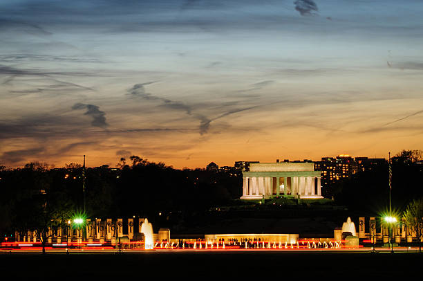 istock Lincoln Memorial at sunset 158656738