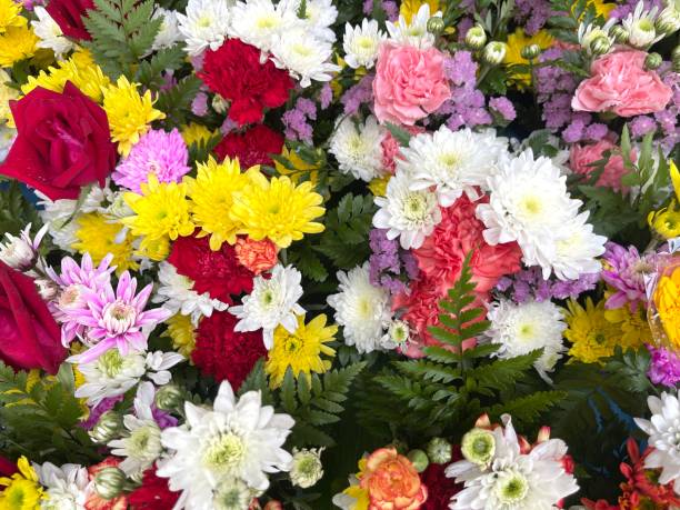 istock Fresh flower arrangement for home decoration 1586623241