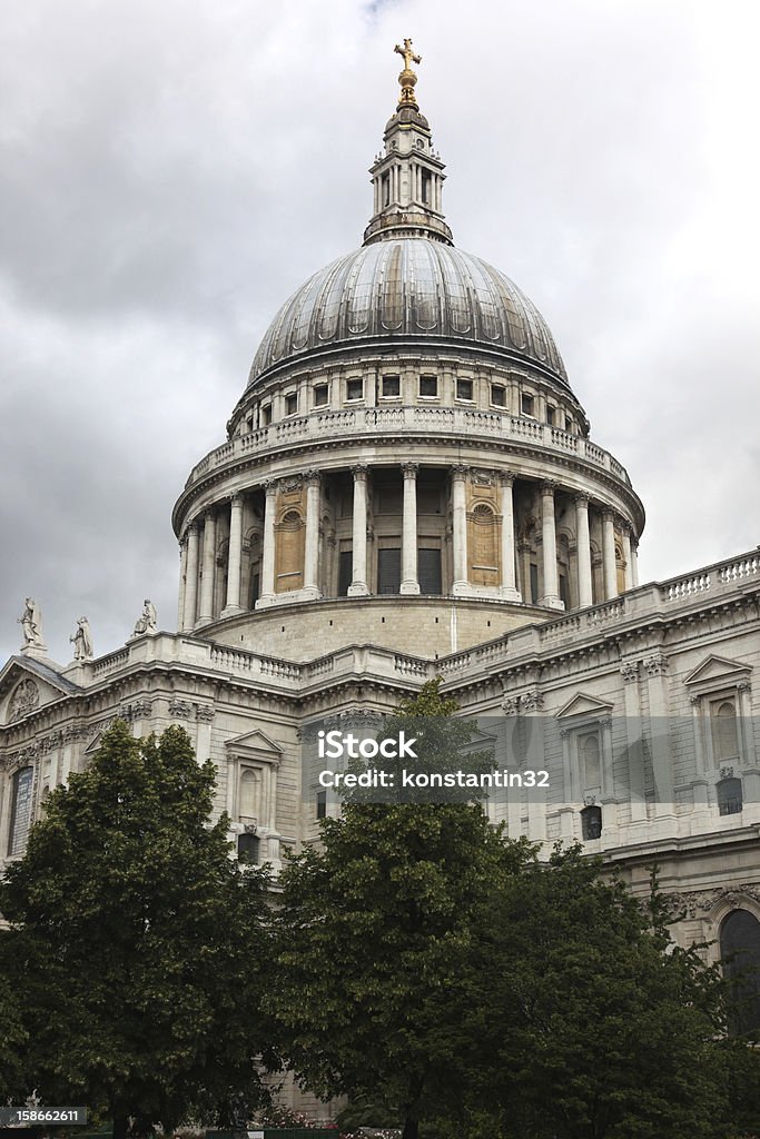 Cattedrale di St Paul a Londra - Foto stock royalty-free di Albero