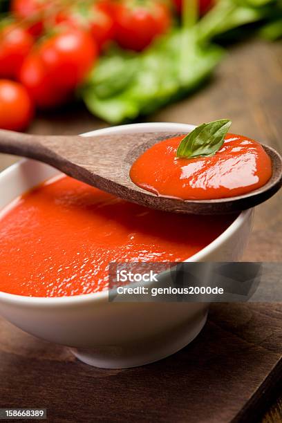 Photo libre de droit de Sauce Tomate banque d'images et plus d'images libres de droit de Aliment - Aliment, Basilic, Condiments et aromates