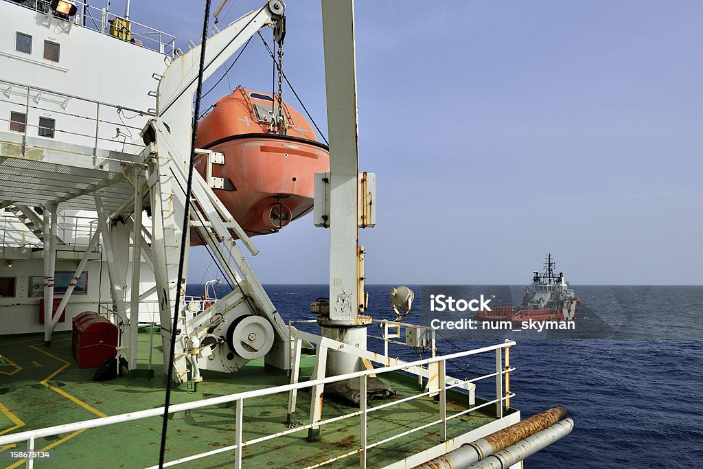 Barca di evacuazione - Foto stock royalty-free di Benzina