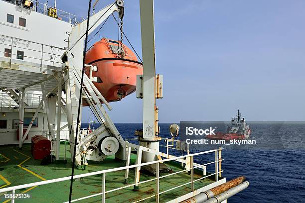 Barca Di Evacuazione - Fotografie stock e altre immagini di Benzina - Benzina, Composizione orizzontale, Evacuazione
