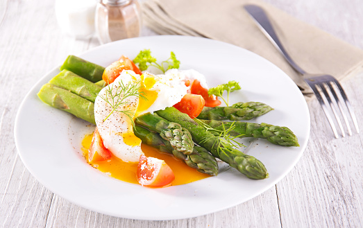 asparagus salad with egg and cherry tomatoes
