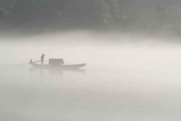 fishermen in the fog preparing to fishing.http://img13.poco.cn/mypoco/myphoto/20121110/16/4059890320121110163716098.jpg
