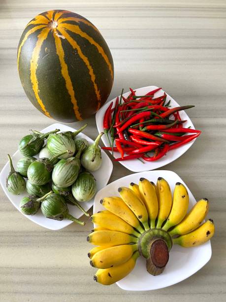 열대 과일을 건강한 식사 - eggplant group of objects raw food eating 뉴스 사진 이미지