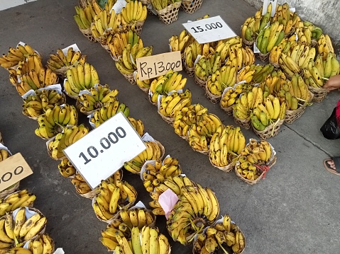 bananas lined with baskets, sold on the roadside floor