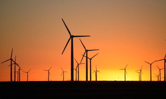 Potencia molinos de viento en sunset photo