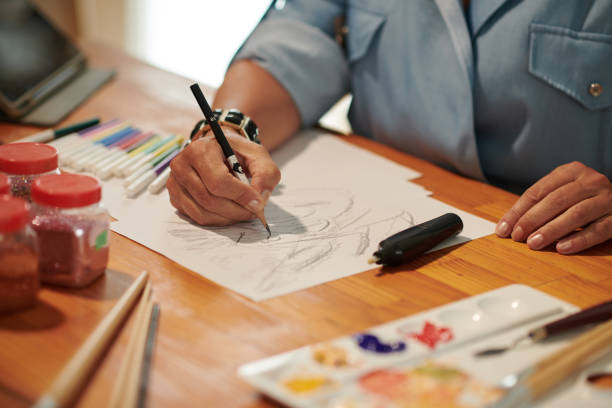 istock Creative Woman Drawing Pictures 1586861539