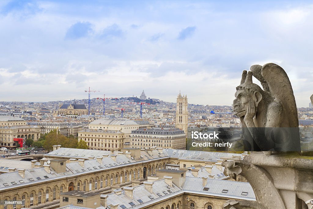 Gárgula na Catedral de Notre Dame de França - Royalty-free Antigo Foto de stock