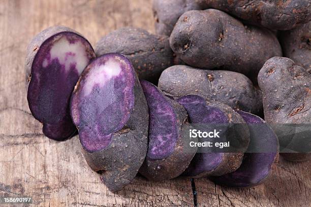 Vitelotte - Fotografias de stock e mais imagens de Agricultura - Agricultura, Alimentação Saudável, Azul