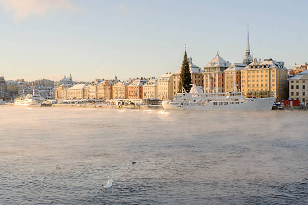 altstadt von stockholm - stadsholmen stock-fotos und bilder