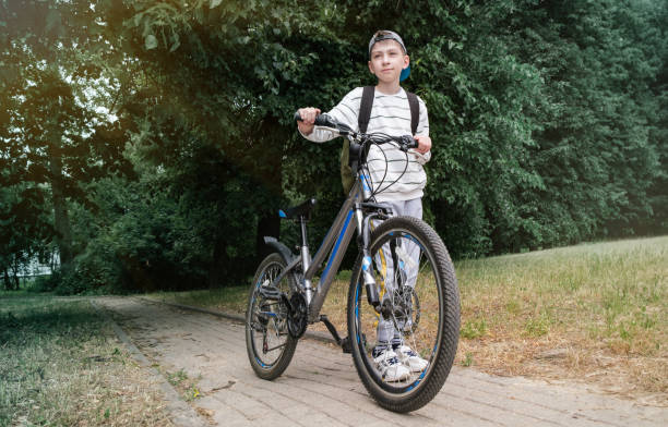 active child making sports. safety, sports, leisure with kids concept. a teen boy rides his mountain bike on a trail - ten speed bicycle imagens e fotografias de stock