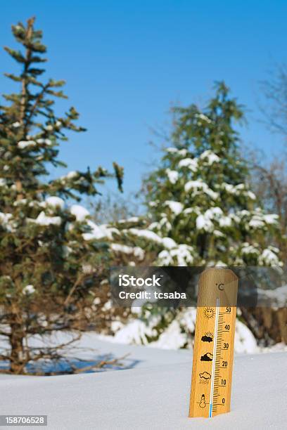 Foto de Termômetro e mais fotos de stock de Celsius - Celsius, Clima, Céu - Fenômeno natural