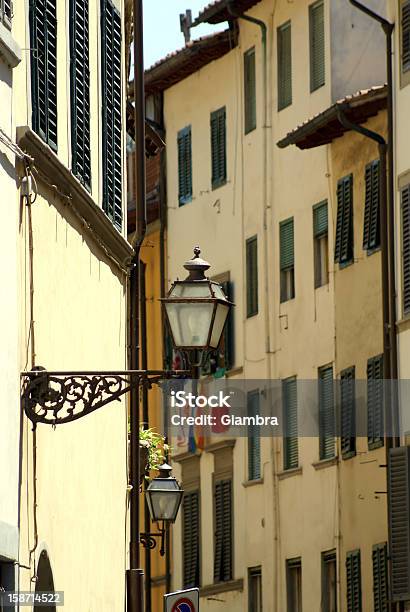 Firenze S Alley - Fotografie stock e altre immagini di Bandiera dell'Italia - Bandiera dell'Italia, Composizione verticale, Cultura italiana