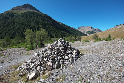 This pile of stones has a shape similar to Alpet 2865m (left summit).\n\nIn the Alpes-de-Haute-Provence near the hamlets of Maljasset and Combe Brémond in Haute Ubaye the Plan de Parouart 2050m where an old lake was located more than 100 years ago today filled in
