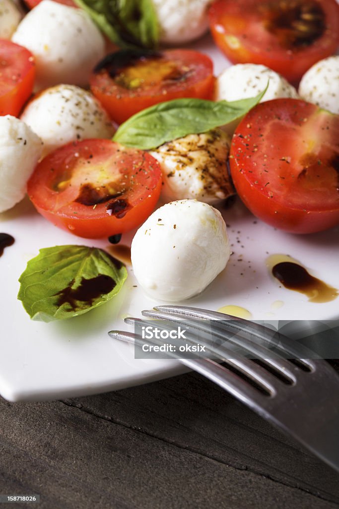 Ensalada Caprese - Foto de stock de Albahaca libre de derechos