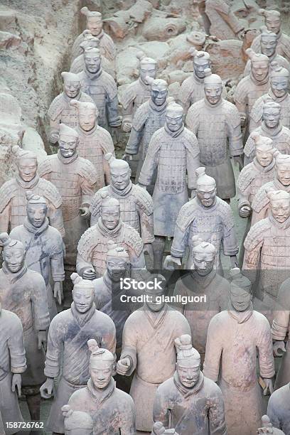 Guerreiros O Cerâmica De Terracota Xian China - Fotografias de stock e mais imagens de Guerreiros de terracota - Guerreiros de terracota, Adulto, Antigo