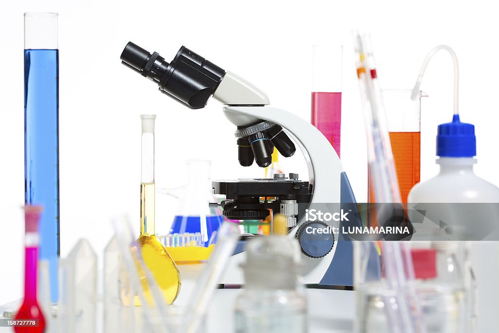 Scientifique de laboratoire chimique trucs tube à essai Fiole conique - Photo de Analyser libre de droits