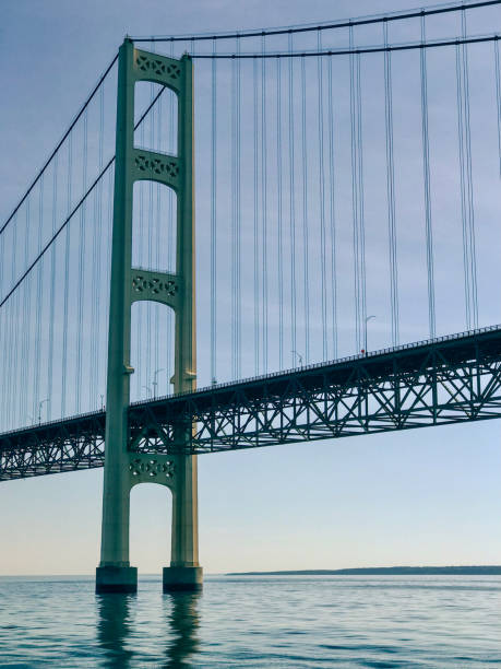 ponte sospeso sullo stretto di mackinac - straits of mackinac foto e immagini stock