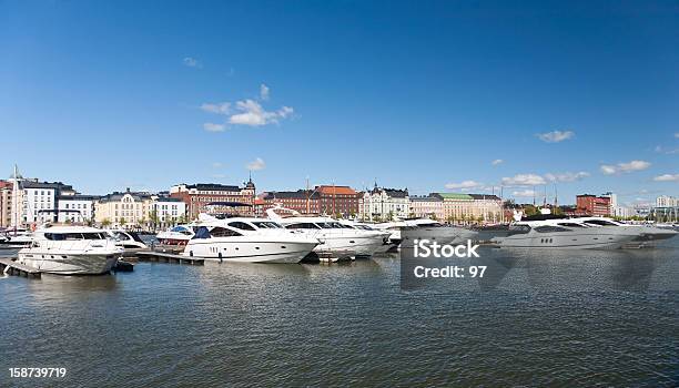 Estacionamiento Sin Servicio De Valet De Barcos Helsinki Finlandia Foto de stock y más banco de imágenes de Embarcación marina