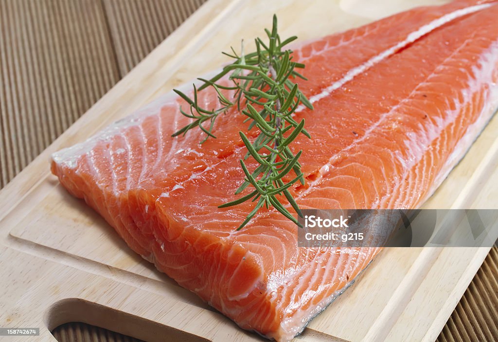 Filetto di salmone fresco - Foto stock royalty-free di Salmone - Frutto di mare
