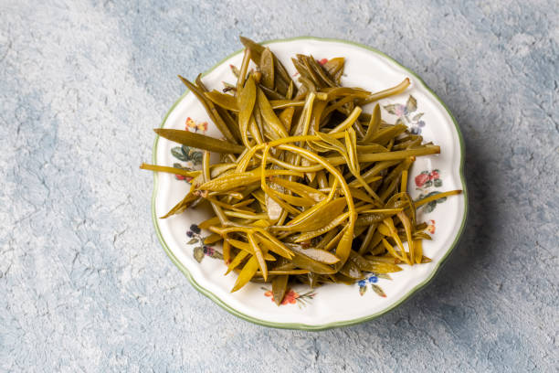 rock grove (crithmum maritimum) salad.turkish cuisine appetizer types. pickled samphire salad (turkish name; kaya korugu tursu - salatasi) - 11911 imagens e fotografias de stock