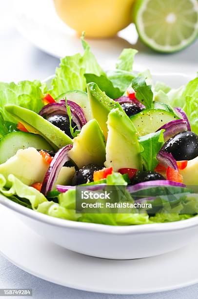 Salada Com Abacate - Fotografias de stock e mais imagens de Abacate - Abacate, Alface, Alimentação Saudável