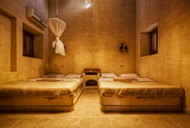пустыня hotel - sheet single bed bed duvet стоковые фото и изображения