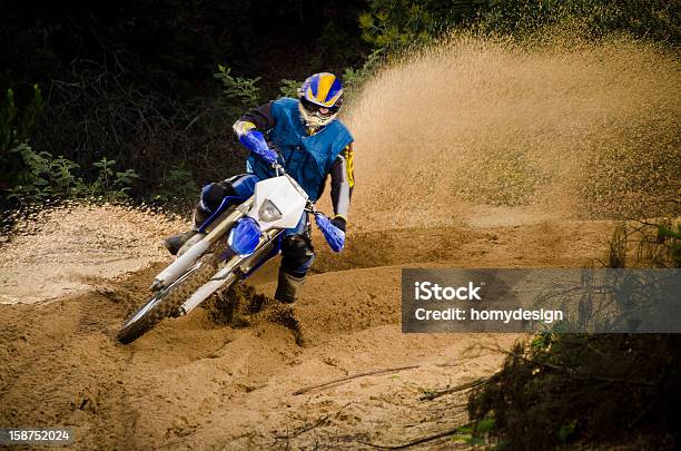 Enduro Bike Rider Stockfoto und mehr Bilder von Aktivitäten und Sport - Aktivitäten und Sport, Bewegung, Blau