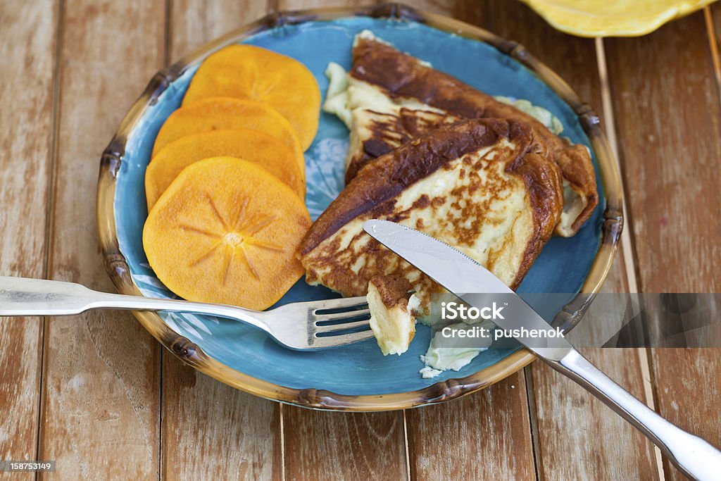 toast alla francese con fette persimmon. - Foto stock royalty-free di Alimentazione sana