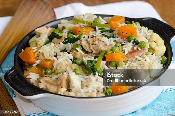 Photo libre de droit de Pilaf De Poulet Et De Légumes banque d'images et plus d'images libres de droit de Petit pois - Petit pois, Risotto, Épinard