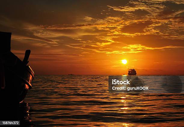 Sommer Sonnenuntergang Stockfoto und mehr Bilder von Asiatisches Langboot - Asiatisches Langboot, Asien, Dramatischer Himmel