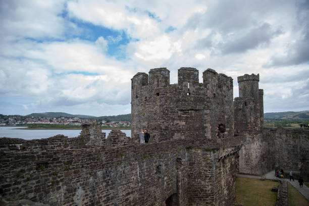 castello di conwy costruito da edoardo i, durante la sua conquista del galles, tra il 1283 e il 1287 - wales town of wales welsh flag welsh culture foto e immagini stock