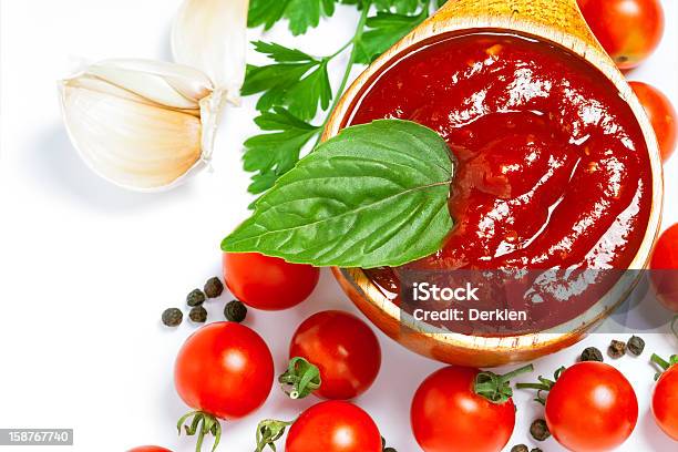 Rosso Salsa Di Pomodoro - Fotografie stock e altre immagini di Acerbo - Acerbo, Aglio - Alliacee, Alimentazione sana