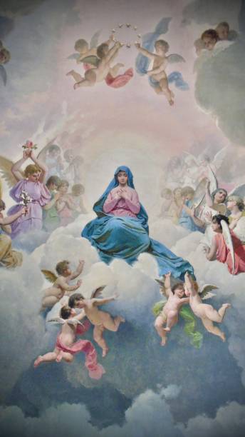 jeden fresk na suficie w bazylice królewskiej św. franciszka wielkiego w madrycie przedstawia matkę boską ubraną na niebiesko w otoczeniu tańczących cherubinów w różowo-niebieskim pastelowym pejzażu chmur. - cherubin zdjęcia i obrazy z banku zdjęć