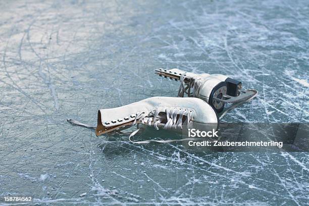 Holyday Su Ghiaccio - Fotografie stock e altre immagini di Pattino da ghiaccio - Pattino da ghiaccio, Traccia, Bianco