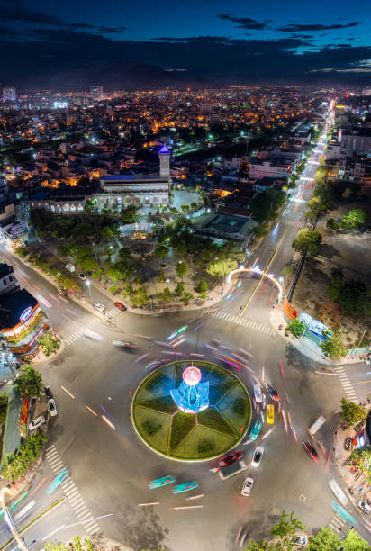 istock Traffic move around a traffic circle 1587866305