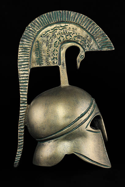 casque grec ancien - sparta greece ancient past archaeology photos et images de collection